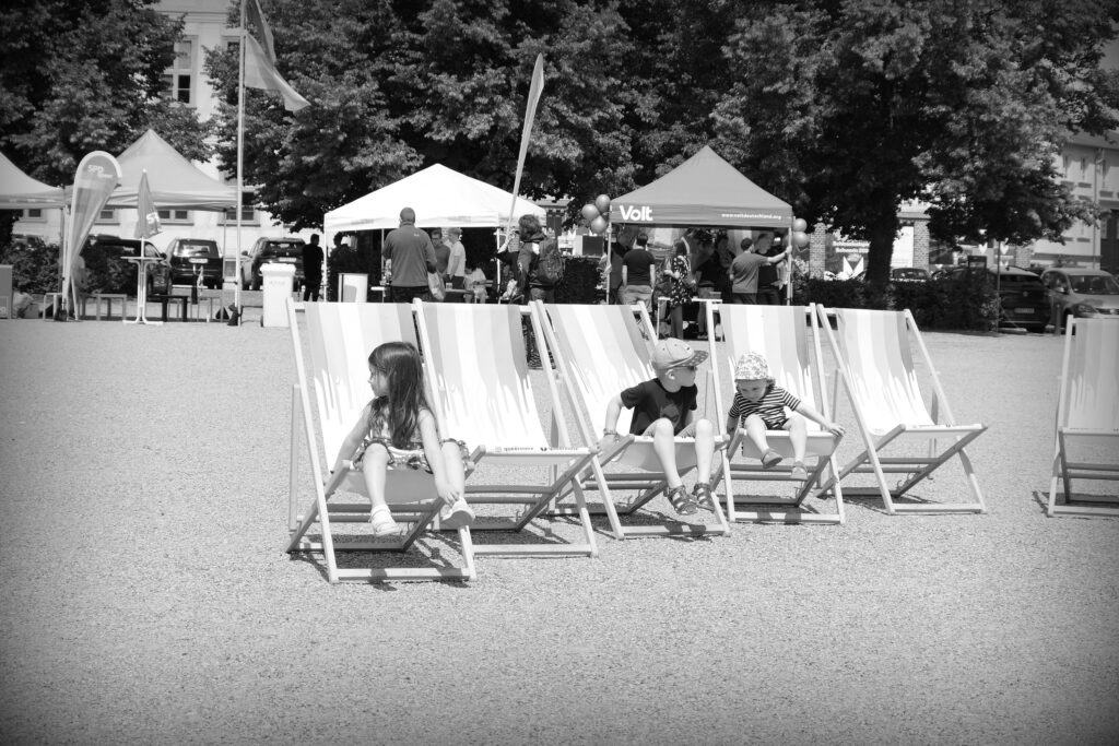 Children playing on deckchairs, set out for the CSD in Schwerin.